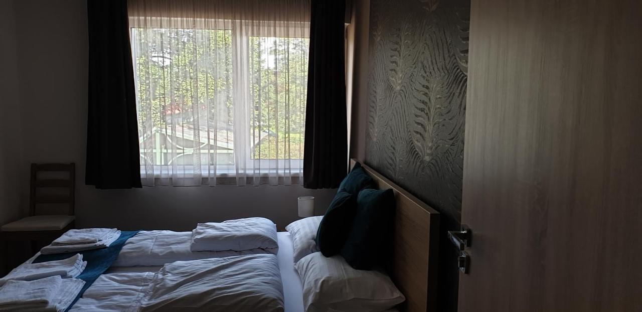 Garden Club Panzio Bed & Breakfast Balatonmariafurdo Bagian luar foto