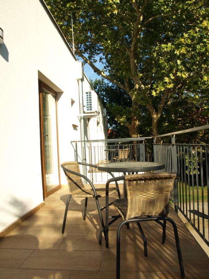 Garden Club Panzio Bed & Breakfast Balatonmariafurdo Bagian luar foto