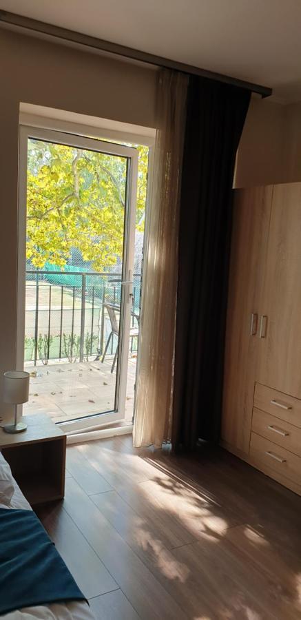 Garden Club Panzio Bed & Breakfast Balatonmariafurdo Bagian luar foto