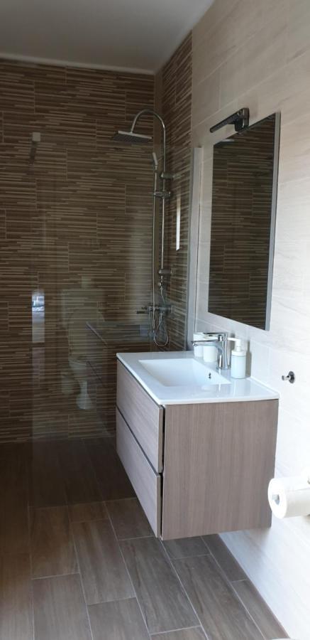 Garden Club Panzio Bed & Breakfast Balatonmariafurdo Bagian luar foto