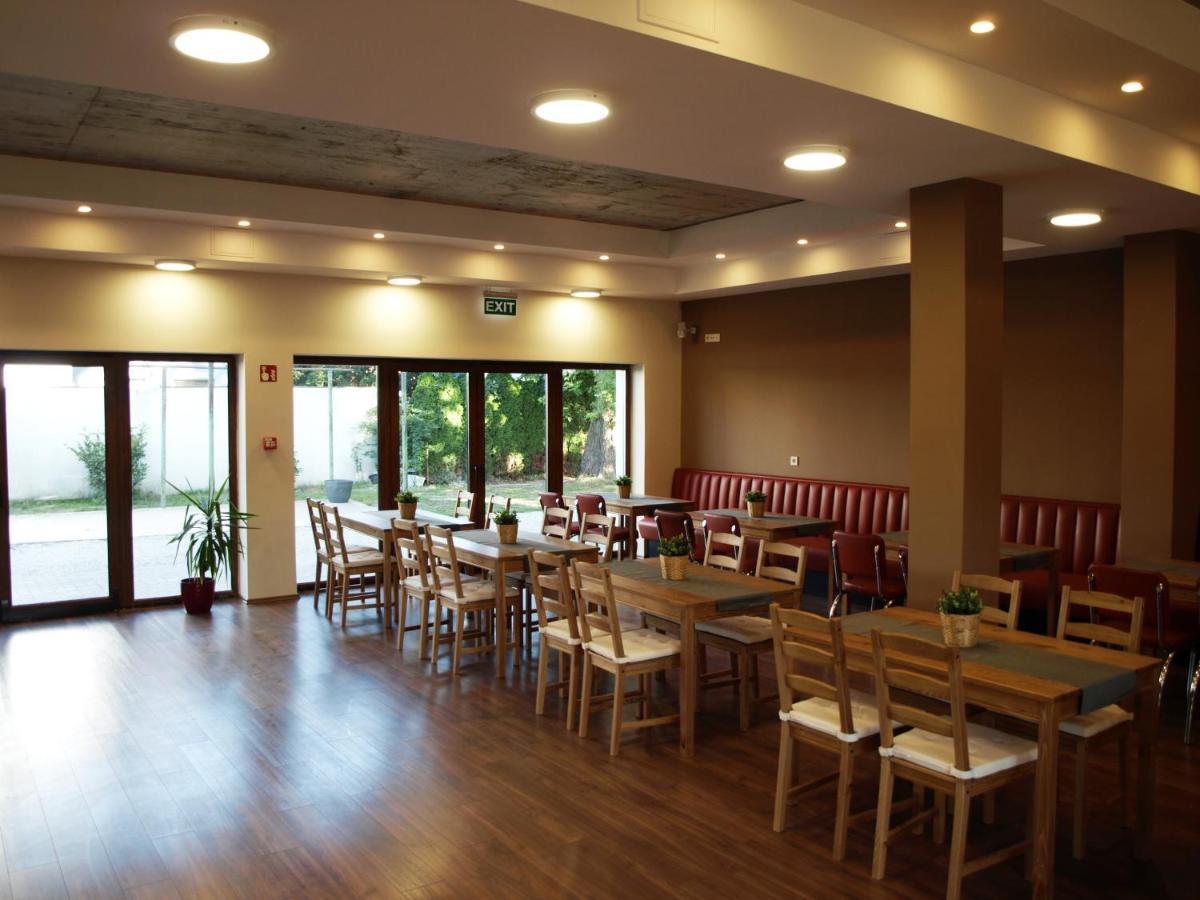 Garden Club Panzio Bed & Breakfast Balatonmariafurdo Bagian luar foto