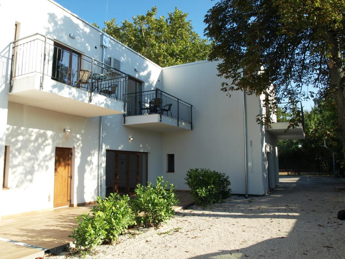 Garden Club Panzio Bed & Breakfast Balatonmariafurdo Bagian luar foto