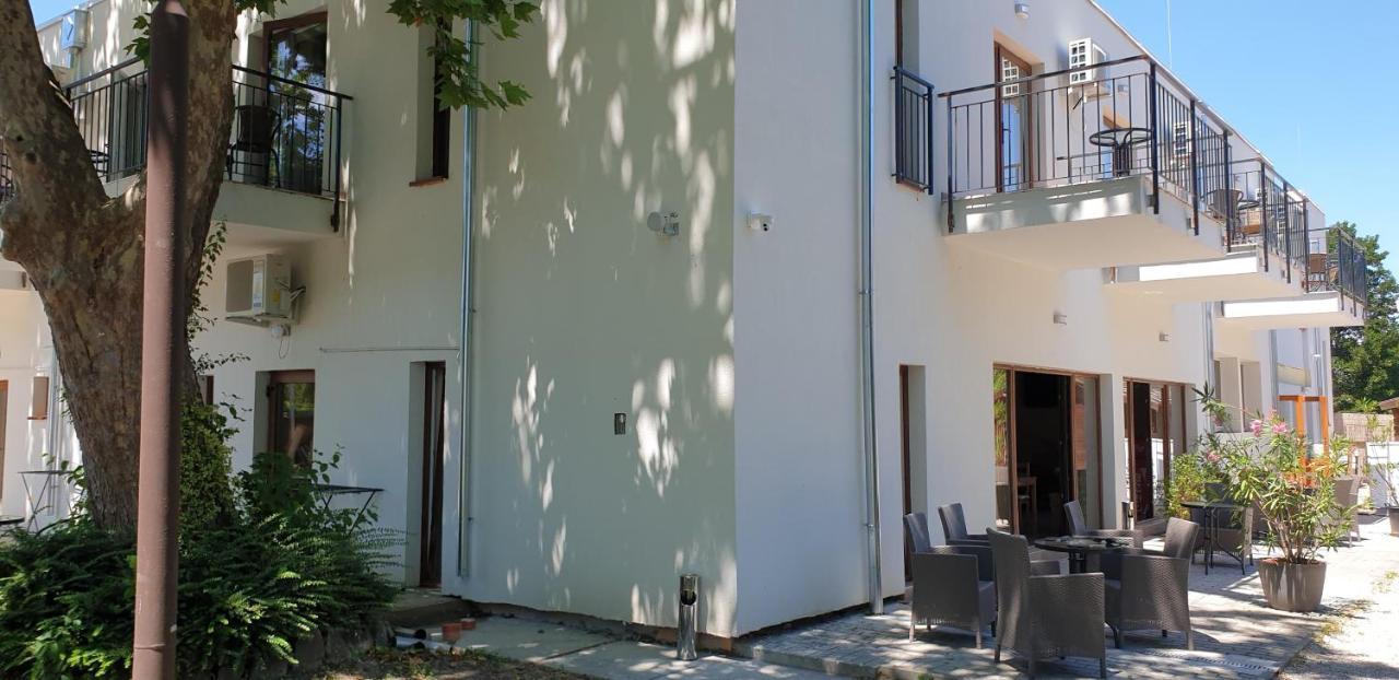 Garden Club Panzio Bed & Breakfast Balatonmariafurdo Bagian luar foto